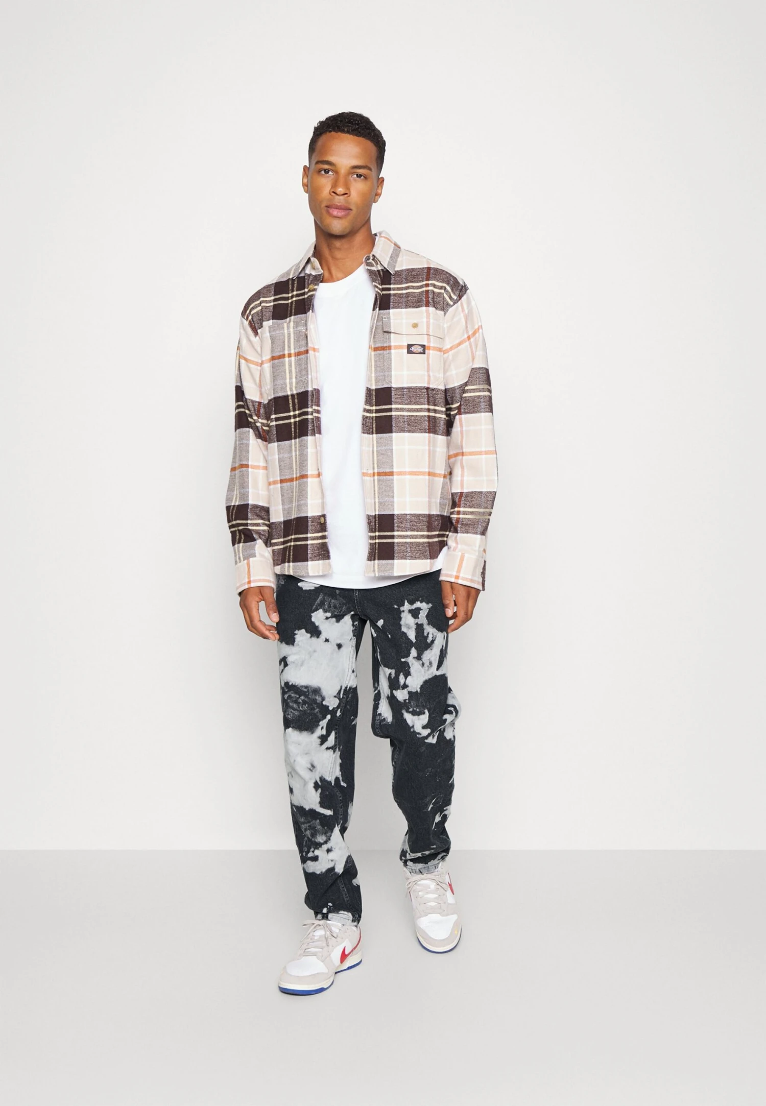 YOURTURN Unisex Moonwash Unisex - Jean Boyfriend - Black – Image 2