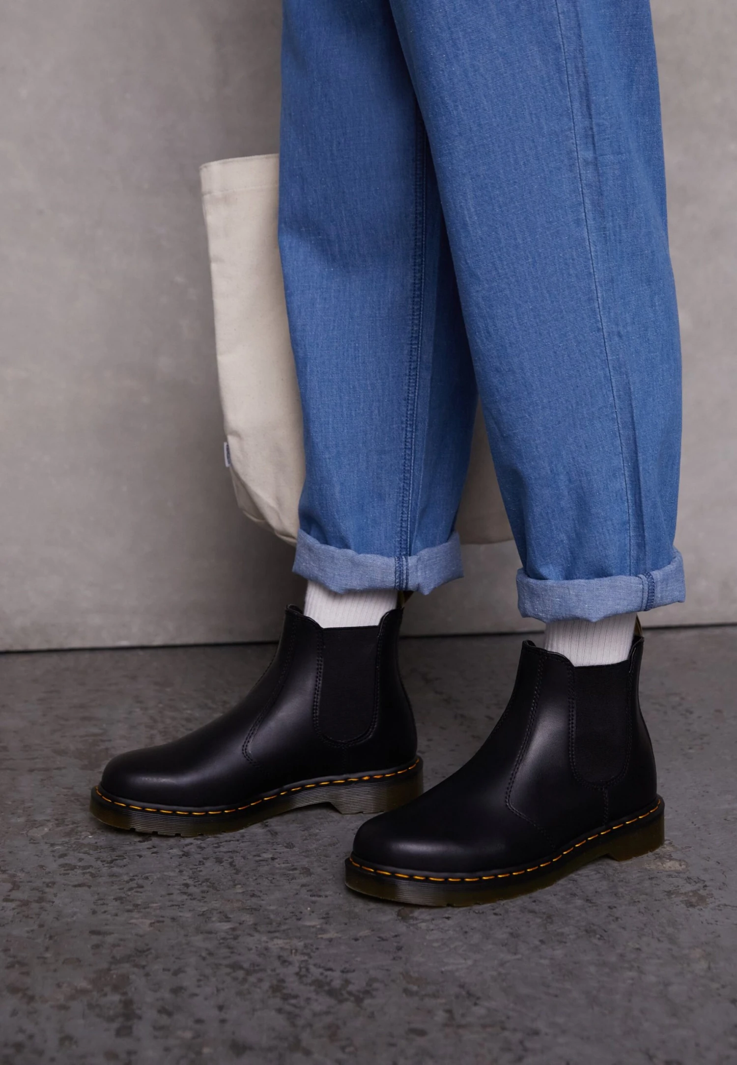 Dr. Martens 2976 Chelsea Vegan - Bottines - Black – Image 2